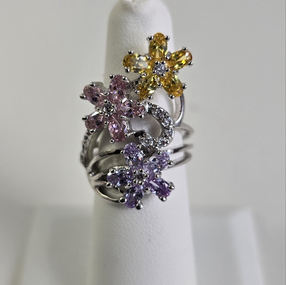 Watch Video / Silver Flower Ring